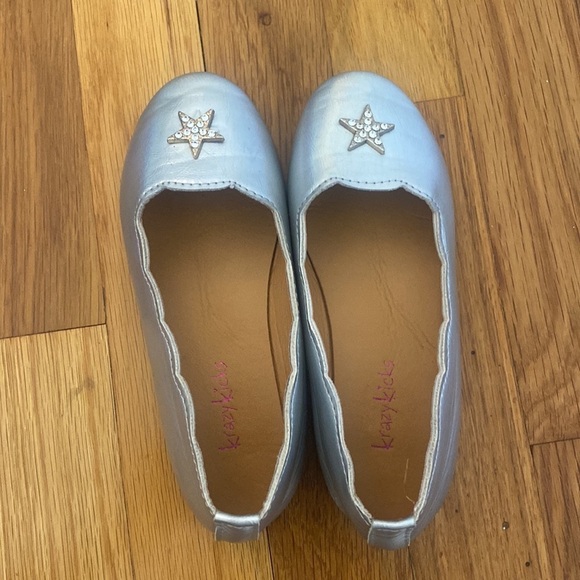 Krazy Kicks Girl’s Silver Ballet Flats With Star Size 11 - Picture 5 of 7